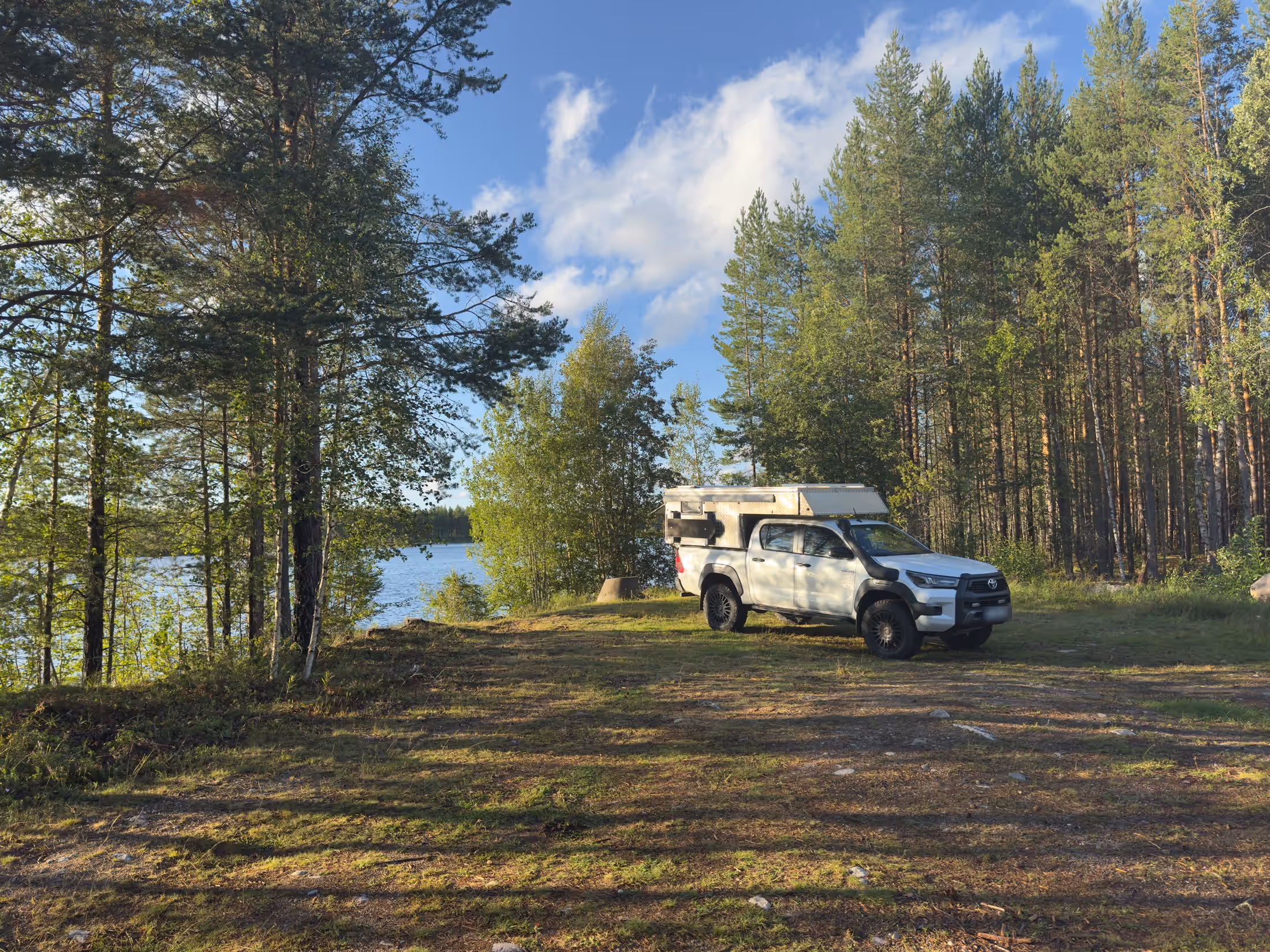 Karl am See im Wald, Abendlicht